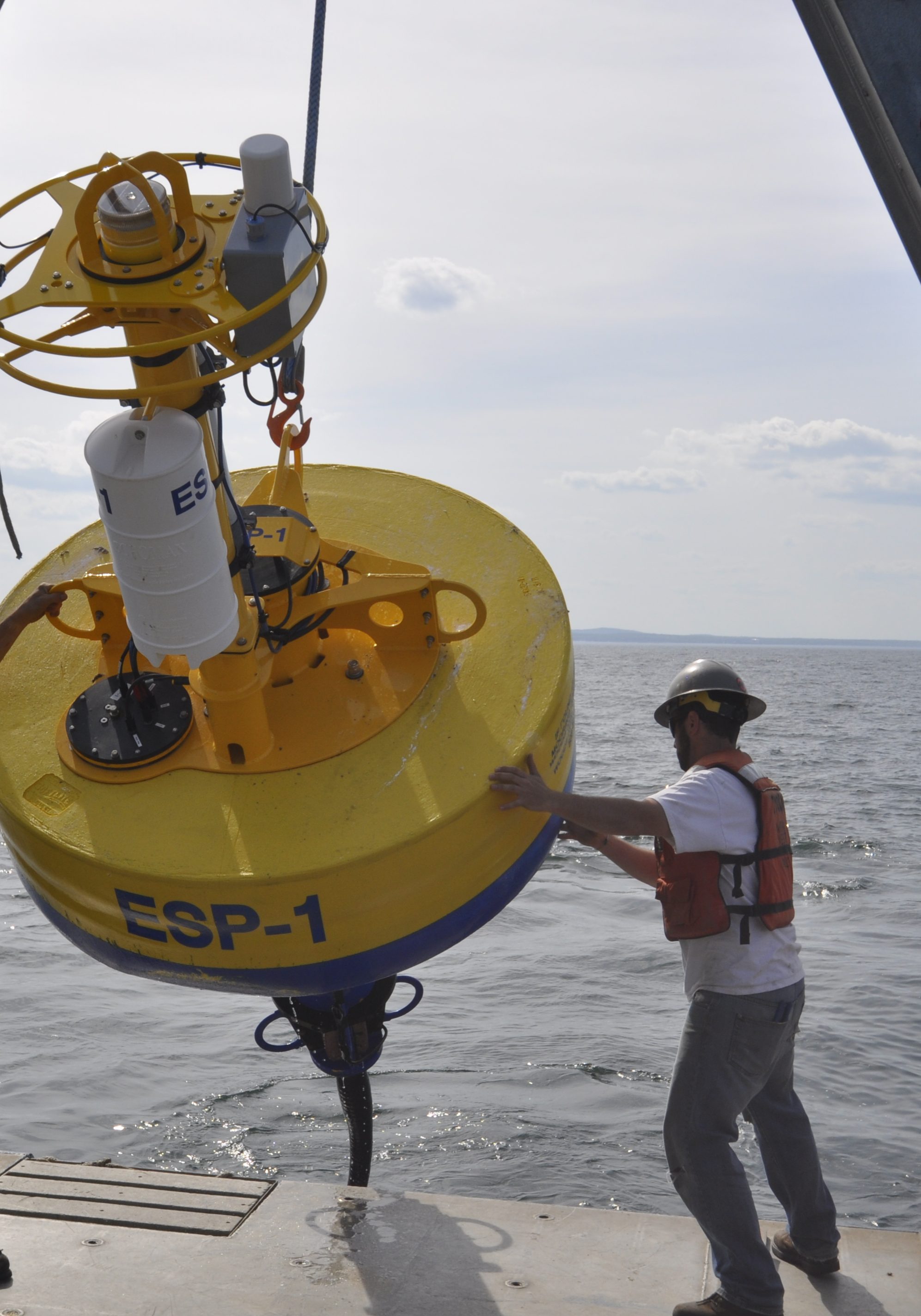ESP deployment in the Gulf of Maine in 2009 (W. Ostrom/WHOI)